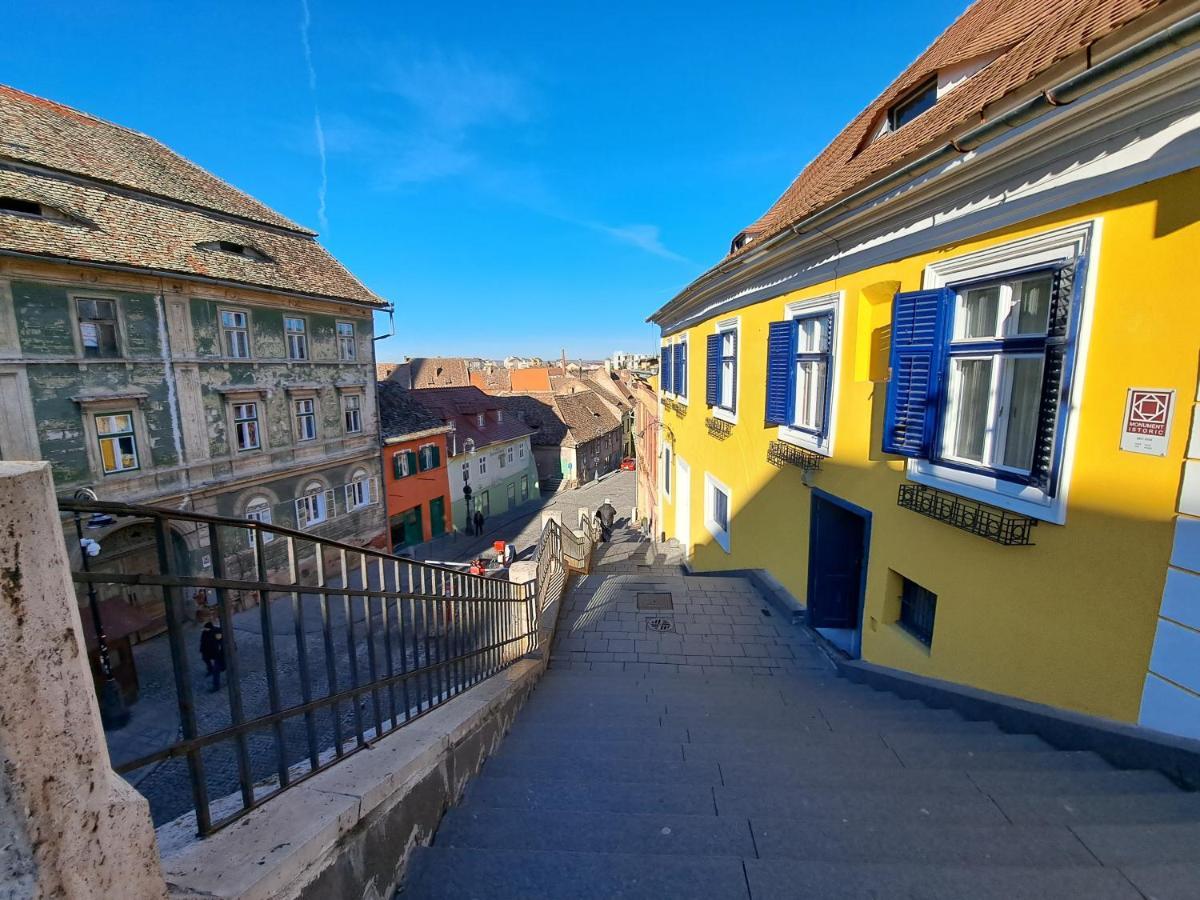 Cozy Apartment In The Heart Of Sibiu Exterior foto